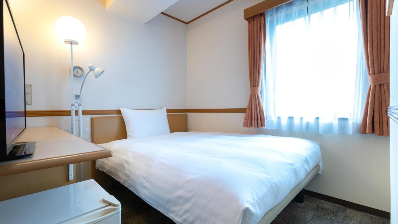 Toyoko Inn Kobe Sannomiya-Eki Higashi Exterior photo