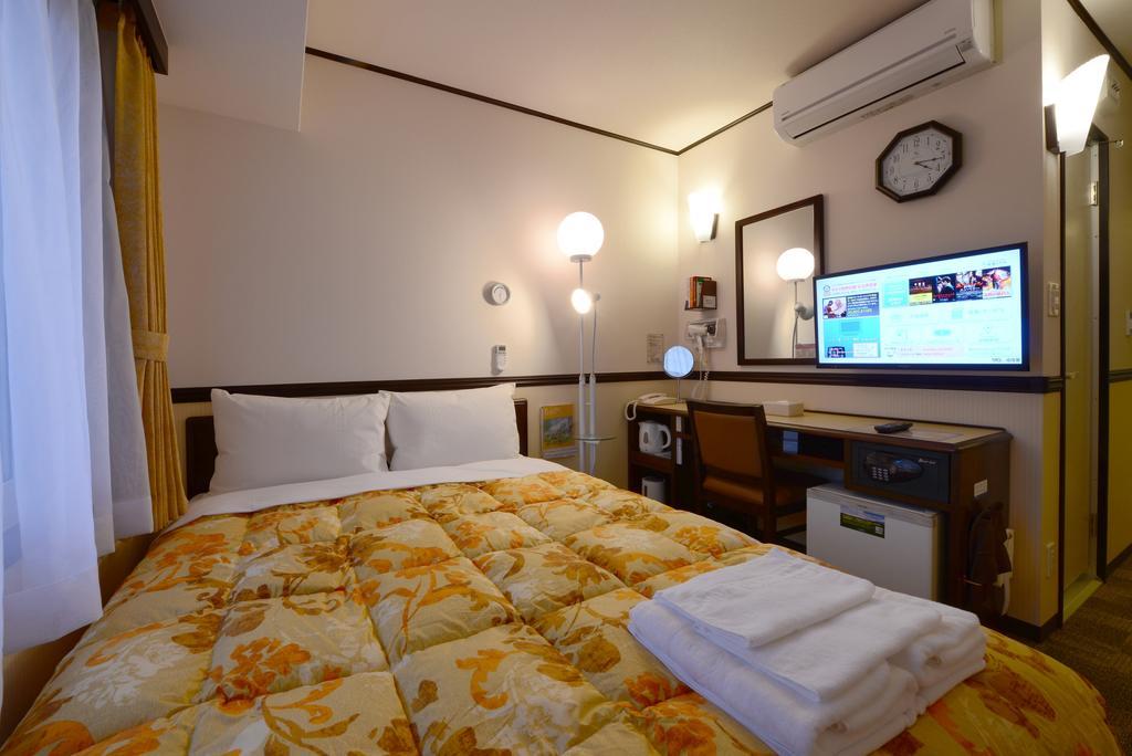 Toyoko Inn Kobe Sannomiya-Eki Higashi Exterior photo