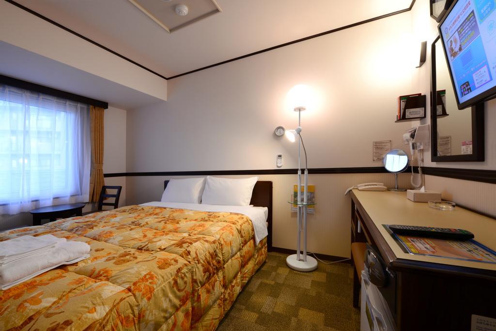 Toyoko Inn Kobe Sannomiya-Eki Higashi Exterior photo