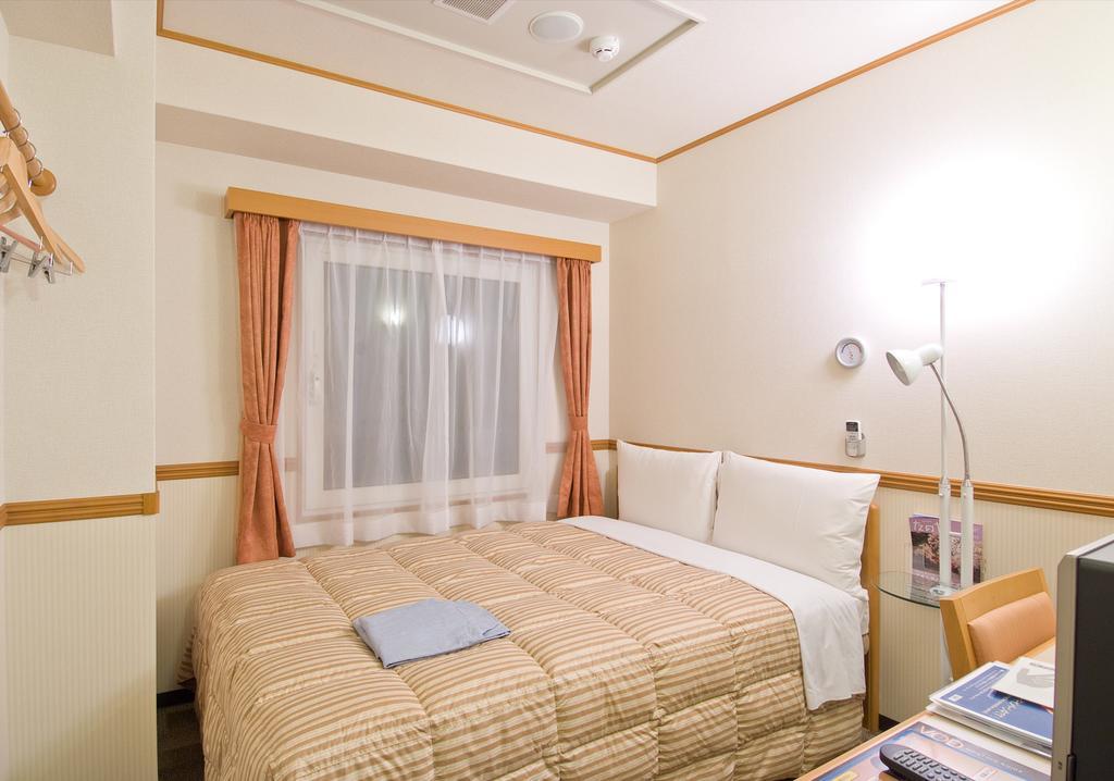 Toyoko Inn Kobe Sannomiya-Eki Higashi Exterior photo