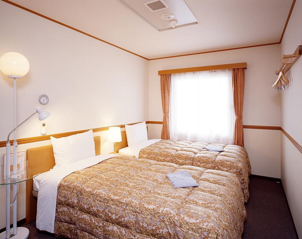 Toyoko Inn Kobe Sannomiya-Eki Higashi Exterior photo