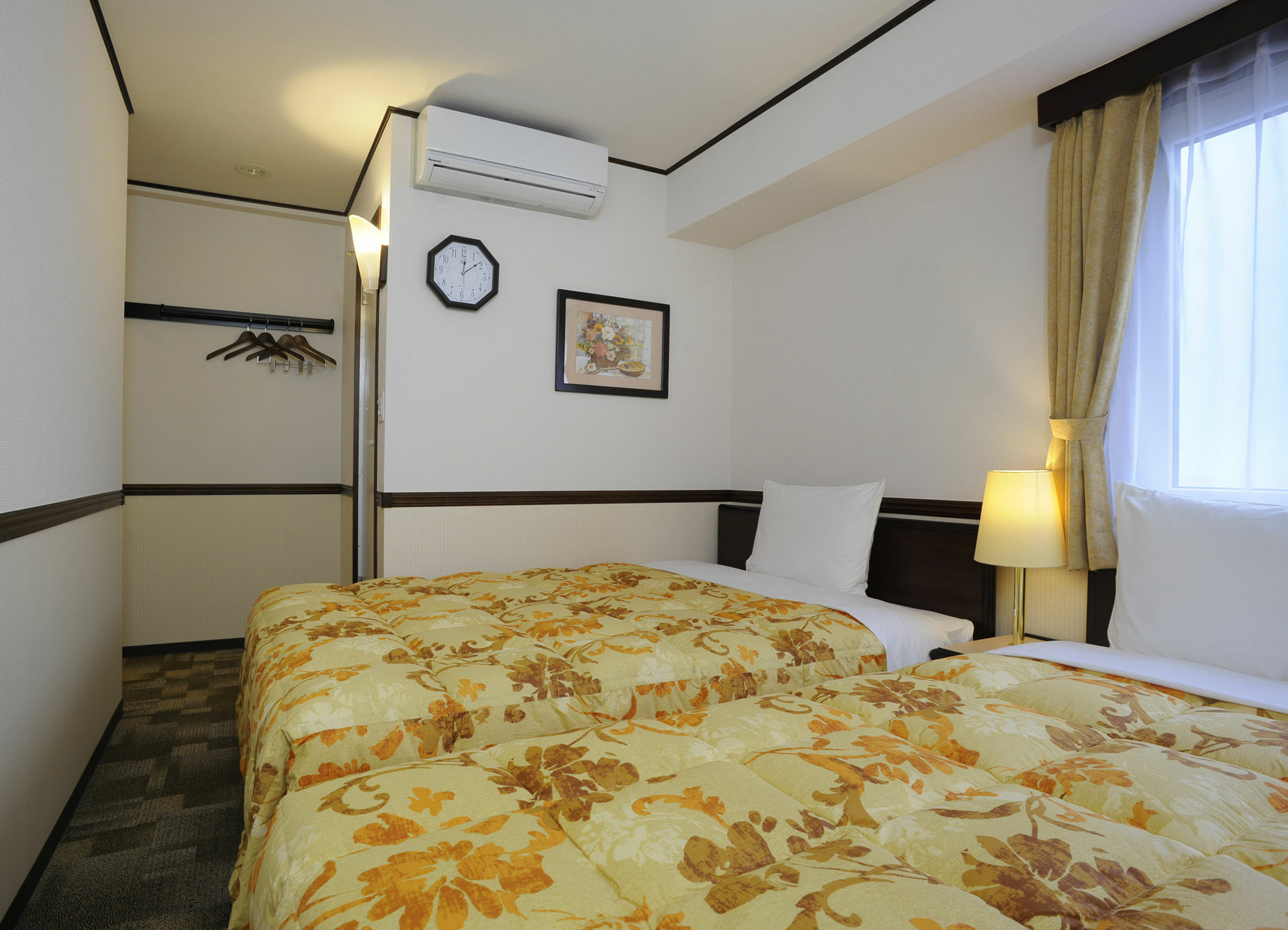 Toyoko Inn Kobe Sannomiya-Eki Higashi Exterior photo