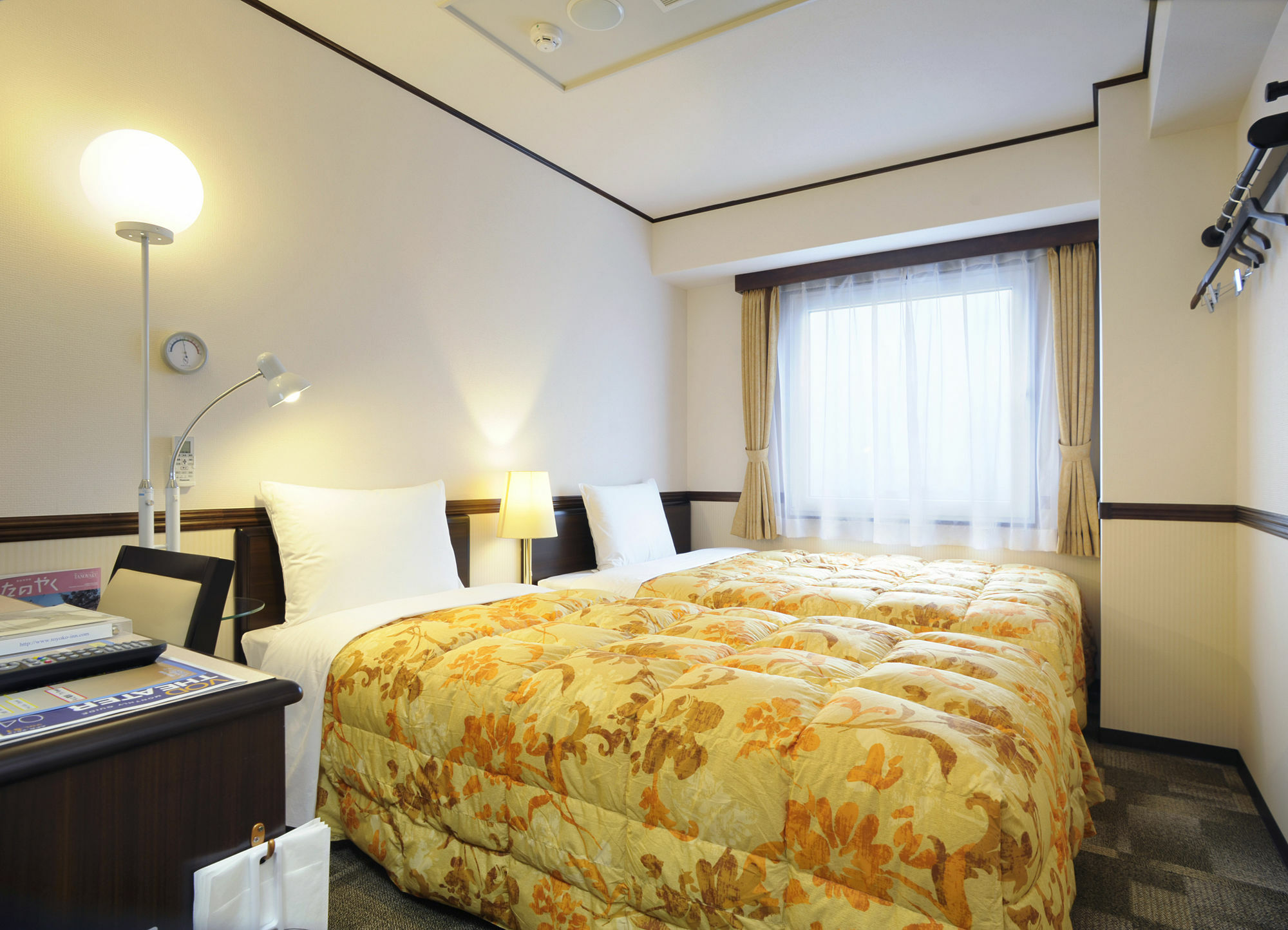 Toyoko Inn Kobe Sannomiya-Eki Higashi Exterior photo